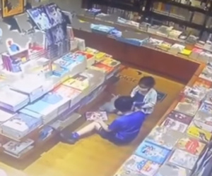 Con gái 5 tuổi bị sàm sỡ ở hiệu sách, bà mẹ phẫn uất: 'Tôi dạy con gái bảo vệ chính mình nhưng chị không dạy con trai đừng làm hại các bé gái'