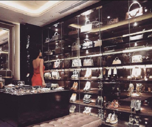 Rich kid và gái đẹp lấy chồng đại gia để lộ 'gia tài' siêu to khổng lồ khi quay story, chụp ảnh trong phòng riêng
