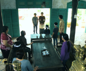 'Mẹ ghẻ': Chồng vừa chết, cô vợ ngoại tình đã bán nhà ôm tiền bỏ qua Úc, 3 đứa con bơ vơ gào khóc gọi mẹ