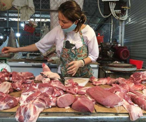 Thịt lợn cao chót vót, dân bớt khẩu phần, chợ ế chưa từng có