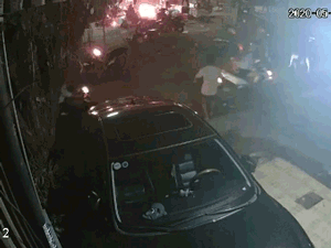 Một nhóm người ném 'bom xăng' rồi ngăn không cho người dân chữa cháy, hai đứa trẻ bị bỏng nặng