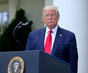 Twitter dán nhãn cảnh báo các bài đăng của Trump