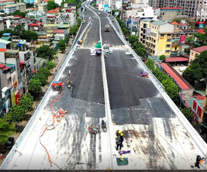 Đường Vành đai 2 trên cao từ góc máy flycam: Đoạn Ngã Tư Sở - Vọng gần hoàn thiện, mặt đường đã trải asphalt