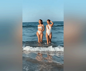 Huyền Lizzie - Phanh Lee thả dáng kỷ niệm 7 năm tình bạn: 'Mẹ 1 con' quyết không chịu thua gái sắp lên xe hoa điều này!