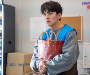 Ji Chang Wook - trai nghèo 'bền vững' trên màn ảnh và ước mơ được đóng vai tổng tài lái xe sang màu đỏ