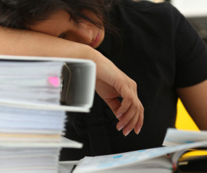 Câu chuyện cựu sinh viên NEU đi làm lương 22 triệu/tháng nhưng vẫn stress vì không có thời gian cho bản thân: Người đồng cảm, người cho rằng chẳng có gì để than vãn