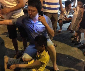 Quay lén cô gái trong nhà vệ sinh, nam thanh niên bị chồng và bạn nạn nhân đánh hội đồng