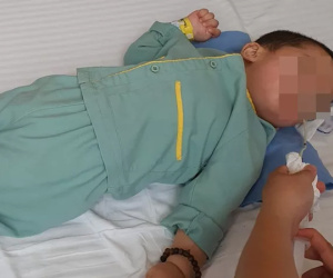 Bé trai 21 tháng bị bại não chỉ sau một cốc trà sữa, cảnh báo sai lầm cha mẹ có thể làm trẻ chết oan