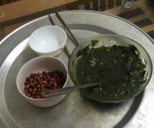 Về nhà đột xuất không báo, chồng ngỡ ngàng nhìn mâm cơm mẹ nấu cho vợ ở cữ, chỉ một hành động nhỏ sau đó đã khiến gia đình anh càng thêm khăng khít