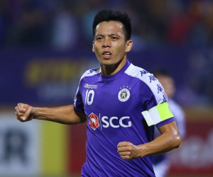 Văn Quyết sánh vai Park Ji Sung, lọt top 9 tiền vệ hay nhất châu Á