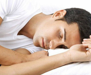 Lý do khiến cậu nhỏ 'chào cờ' buổi sáng