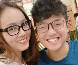 Bạn gái kém 15 tuổi selfie vui vẻ bên con riêng của Công Lý, 'vợ cũ' MC Thảo Vân liền có bình luận hé lộ mối quan hệ