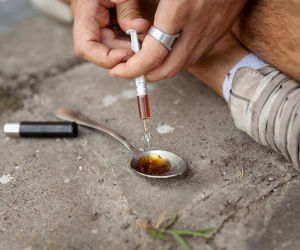 Điều gì xảy ra với cơ thể khi sử dụng heroin?