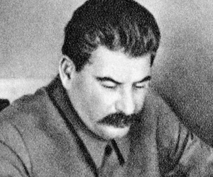 Hé lộ hai lần Stalin 'tha' cho trùm phát xít Hitler