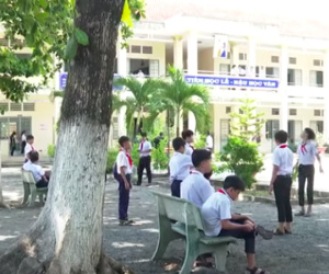 Video: Thầy giáo ở Tây Ninh bị tố dâm ô nhiều nam sinh: Bắt học sinh kéo khóa quần, xem phim 'nóng'