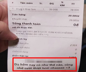 Mua đồ uống thiếu tiền, chàng trai 'rớt nước mắt' vì hành động của nữ nhân viên, tờ hóa đơn càng gây bất ngờ