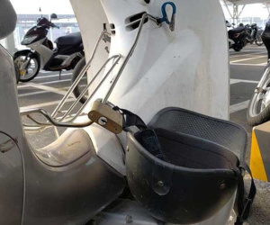 Bức xúc vì nhiều lần bị 'nhảy' mũ bảo hiểm, thanh niên nghĩ ra cách bảo vệ khiến tất cả mọi người phải tròn mắt