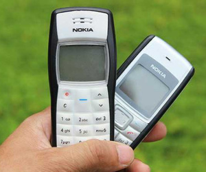 Bán chạy hơn cả iPhone, chiếc điện thoại pin 'trâu' 1 tuần có giá 500.000 đồng