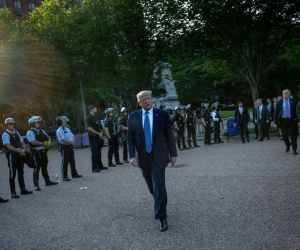 Tổng thống Mỹ Donald Trump bị kiện vì cảnh sát giải tán người biểu tình ôn hòa