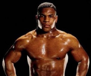 Hé lộ video tập luyện năm 17 tuổi của Mike Tyson: Tốc độ lẫn sức mạnh đều đáng nể khiến đối phương dù đeo đồ bảo hộ đầu vẫn bị lép vế