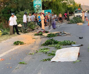 Xe tải chở đất tông 3 người phụ nữ đi xe đạp, 1 người chết, 2 người bị thương