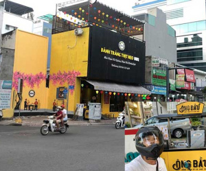 Sau đính hôn với Viên Minh, Công Phượng dồn dập mở rộng kinh doanh, vừa khai trương thương hiệu thời trang đã mở thêm cửa hàng bánh tráng - cà phê