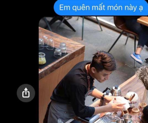Kiểm tra tin nhắn của khách, chủ cửa hàng tái mặt rồi liền bật cười với 'món đồ' người này để quên ở quán