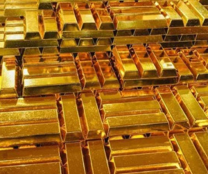 Đầu tuần, giá vàng và USD đồng loạt giảm
