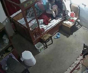 Bảo mẫu 67 tuổi đè chết bà cụ 83 tuổi sau đó bình tĩnh hướng dẫn con cháu nạn nhân lo hậu sự