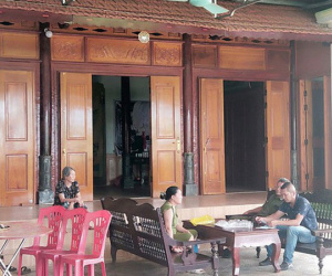 Sau khi nhận tiền hỗ trợ COVID-19, hơn 60 hộ ở một xóm bỗng dưng 'thoát nghèo'