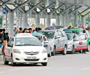 Giá xăng giảm từ lâu, taxi không chịu giảm giá