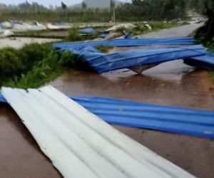 Sập nhà xưởng do lốc xoáy khiến 3 người tử vong, 18 người bị thương