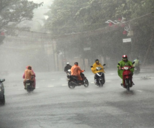 Áp thấp có thể mạnh lên thành bão sắp vào Biển Đông, gây mưa lớn ở Bắc Bộ, Bắc Trung Bộ