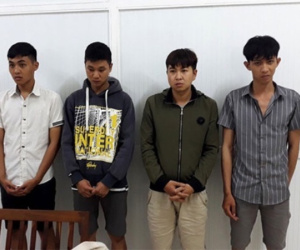 Nhóm đối tượng trêu ghẹo phụ nữ rồi đánh người trọng thương