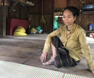 Cán bộ thôn trả lại tiền ‘uống nước’ cho hộ nghèo