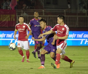 Công Phượng mờ nhạt, TPHCM ôm hận ở trận derby