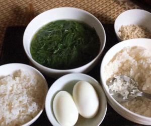 Mẹ chồng cho ăn cơm cữ liền 1 tuần với trứng luộc, con dâu nghĩ ra một 'chiêu' lật ngược tình thế khiến chồng cũng phải khen