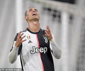 Ronaldo sút hỏng 11m, Juventus vẫn vào chung kết Coppa Italia