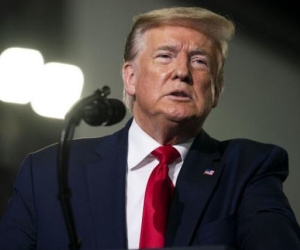 Tổng thống Donald Trump nói cảnh sát kẹp cổ nghi phạm 'có vẻ là vô hại'