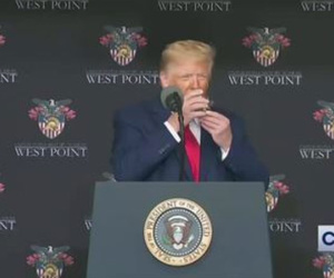 Nghi vấn về sức khỏe của Trump