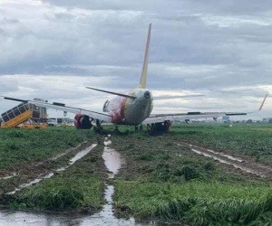 Tạm thu bằng lái của phi công điều khiển máy bay hạ cánh trượt khỏi đường băng Tân Sơn Nhất