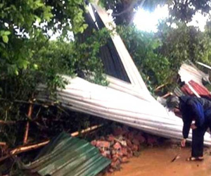 Sập tường nhà tắm, bé trai 3 tuổi tử vong