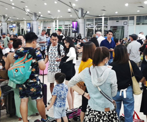 Hành khách chờ bay sau sự cố ở Tân Sơn Nhất
