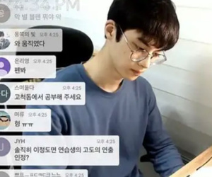 Thanh niên livestream cảnh ngồi học bài suốt 7 tiếng vẫn có lượt xem khủng vì quá đẹp trai, giờ ra sao?