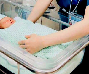 Bé sơ sinh bị bỏ rơi dưới hố ga ở Hà Nội suy đa tạng