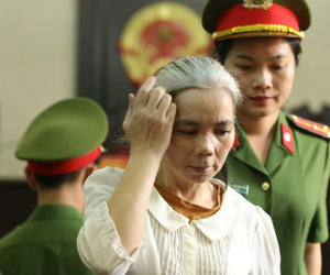 Video: Hình ảnh bị cáo Bùi Thị Kim Thu tóc bạc trắng trong phiên xử vụ nữ sinh giao gà