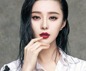 Lộ khoảnh khắc Phạm Băng Băng đeo nhẫn kim cương 'khủng' ở ngón áp út làm dấy lên nghi vấn đã đính hôn