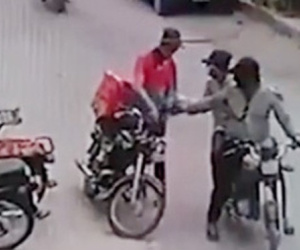 Video: Cướp đồ xong vội trả lại vì nạn nhân... òa khóc