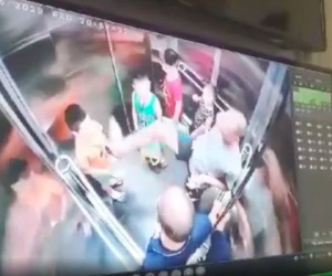 Hà Nội: Bé trai 6 tuổi bị người đàn ông lớn tuổi dùng chân đá vào bộ phận nhạy cảm, giơ lên trước mặt trong thang máy chung cư