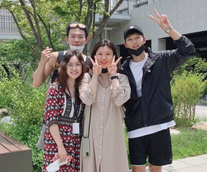 Song Joong Ki chính thức lộ diện sau tin đồn tình ái với luật sư: Kiện tụng căng thế mà vẫn còn 'hẹn hò' đạp xe